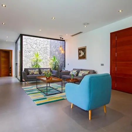 Villa Zanata With Air Conditioning And Hot Tub